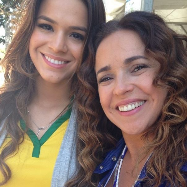 Daniela Mercury tieta Bruna Marquezine na entrada do Mineirão (Foto: Instagram / Reprodução)