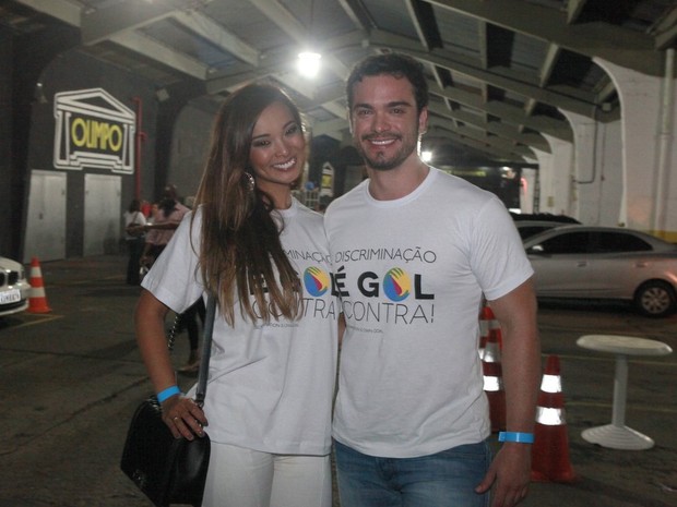 Sidney Sampaio e Carol Nakamura em evento no Rio (Foto: Isac Luz/ EGO)