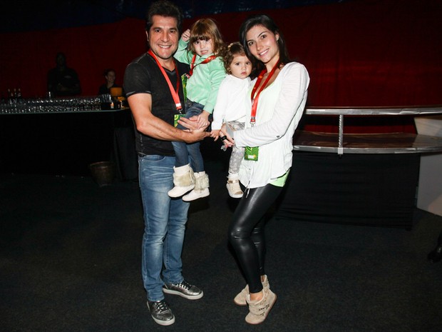 Daniel com a mulher, Aline, e as filhas Lara e Luiza em espetáculo em São Paulo (Foto: Manuela Scarpa/ Foto Rio News)