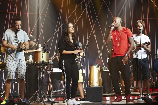 Anitta recebe Harmonia do Samba, Ludmilla e Turma do Pagode nesta terça (Foto: Juliana Coutinho / Divulgação Multishow)