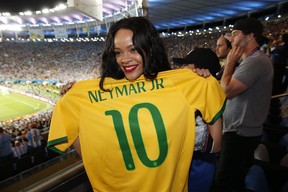 Rihanna com a camisa do Brasil (Foto: Felipe Panfili/AgNews)