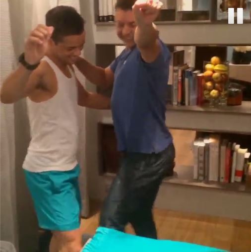 Davi Brazil dança com amigo (Foto: Reprodução_Instagram)