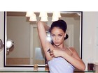 Rihanna publica foto na web depilando as axilas: 'Flagra'