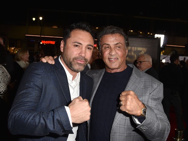 Boxeador Oscar De La Hoya e Sylvester Stallone em première em Los Angeles, nos Estados Unidos (Foto: Kevin Winter/ Getty Images/ AFP)