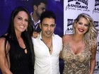 Karina Bacchi posa com Zezé Di Camargo e Graciele Lacerda