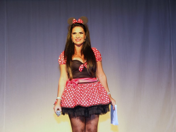 Solange Gomes vestida de Minnie em espetáculo no Rio (Foto: Marcello Sá Barreto/ Ag. News)