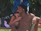 Ronaldinho Gaúcho curte dia de praia 'coladinho' com morena