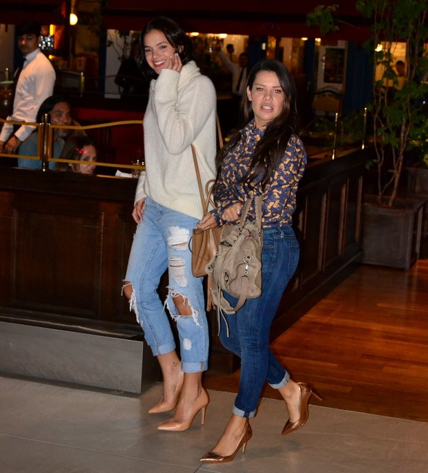 Bruna Marquezine e Fernanda Souza passeiam em shopping (Foto: Webert Belicio/Brazil News)