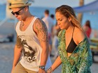Jennifer Lopez usa biquíni em gravação de clipe na praia