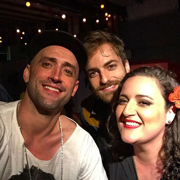 Paulo Gustavo com o namorado, Thales Bretas, e com a irmã, Ju Amaral, em festa na Zona Sul do Rio (Foto: Instagram/ Reprodução)