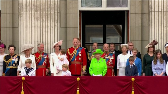 Princesa Charlotte aparece em festa dos 90 anos da rainha Elizabeth