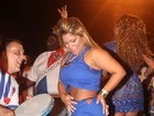 Roupa rasga e Mulher Filé mostra demais em noite de samba