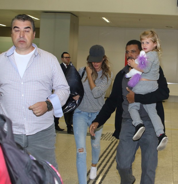 Gisele Bündchen desembarca no Aeroporto de Guarulhos (Foto:  Thiago Duran e Eduardo Martins/AgNews )