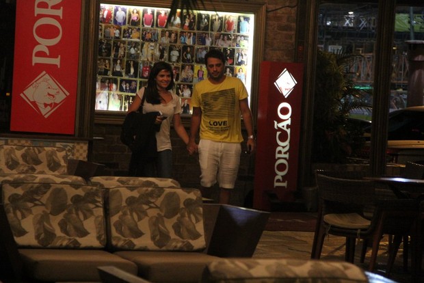 Vanessa Giácomo com o namorado Giuseppe Dioguardi (Foto: Rodrigo dos Anjos/Ag. News)