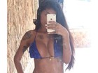 Com cinco meses de gravidez, MC Pocahontas posta foto de biquíni