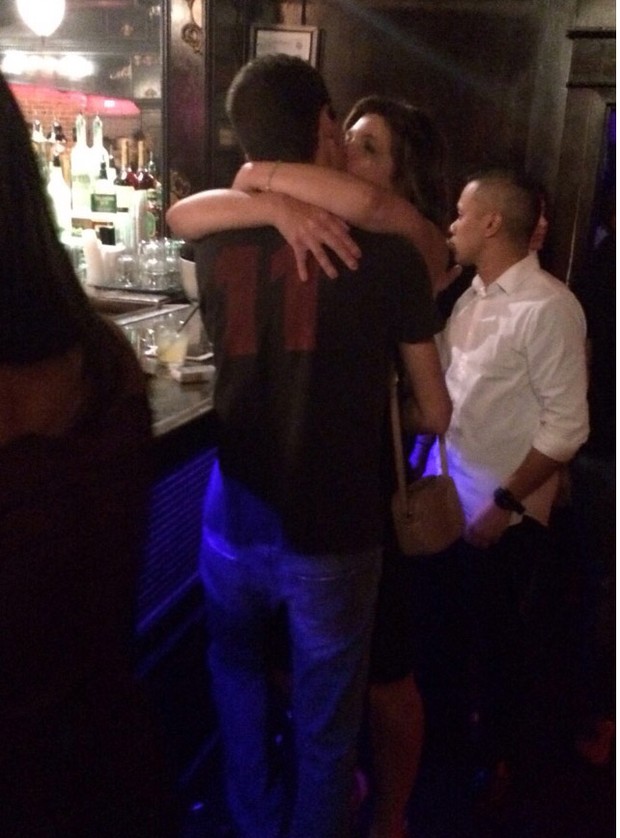 Cristiana Oliveira beija em festa em Miami (Foto: Reprodução)