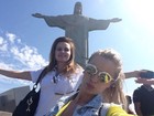 Veridiana Freitas passeia com a mãe no Rio: 'Somos unha e carne'