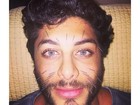 Jesus Luz faz acupuntura no rosto e compartilha foto na web