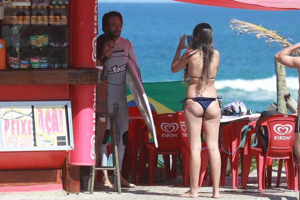 Rodrigo Santoro em praia na Barra da Tijuca, RJ (Foto: Dilson Silva / Agnews)