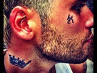 Bruno Gagliasso mostra no Twitter 'tattoos' no rosto e no pescoço