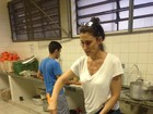 Paola Carosella cozinha em escola ocupada por estudantes em São Paulo