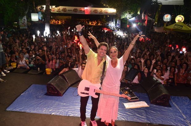 Tuca Fernandes e Ivete Sangalo em show em Salvador, na Bahia (Foto: Fred Pontes/ Divulgação)