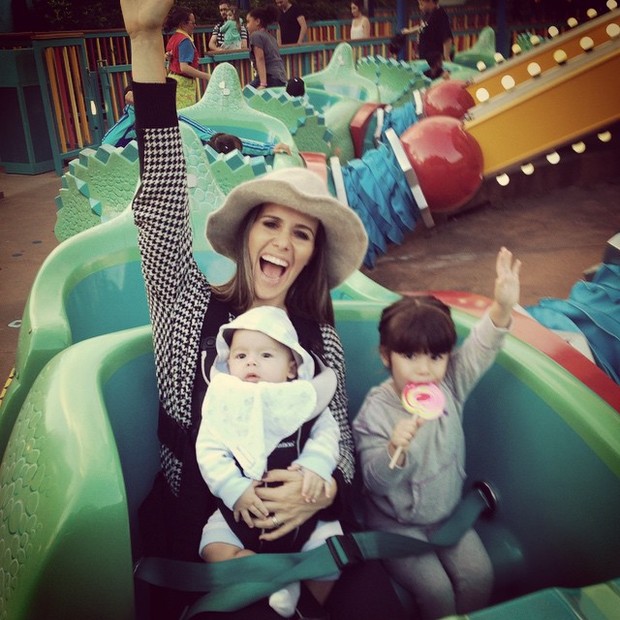 Fernanda Pontes se diverte com a filha (Foto: Reprodução/Instagram)