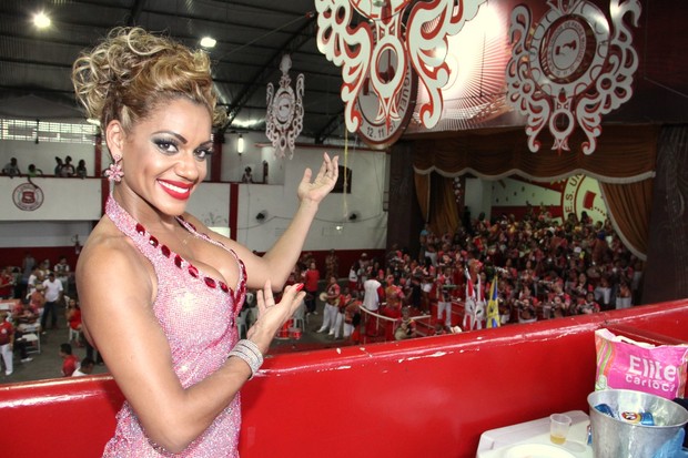 Ana Paula Evangelista é coroada (Foto: Thyago Andrade / Foto Rio News)