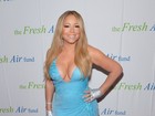 Ousada! Mariah Carey capricha no decote para ir a evento