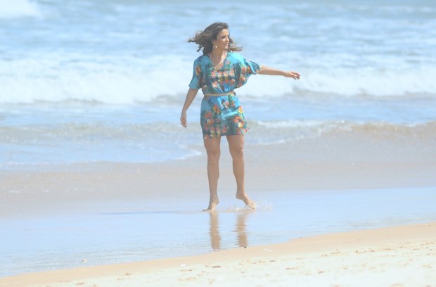 Ivete Sangalo em gravação na praia do Forte, Salvador (Foto: Francisco Cepeda / AgNews)