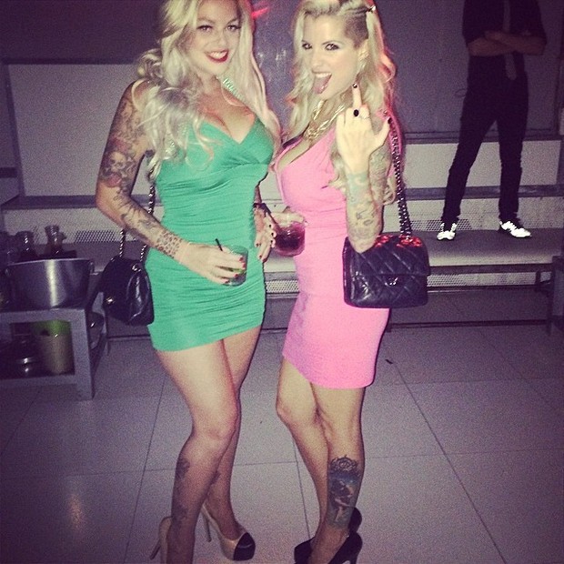 Mayra Dias Gomes e ex-BBB Clara em boate em Los Angeles, nos Estados Unidos (Foto: Instagram/ Reprodução)