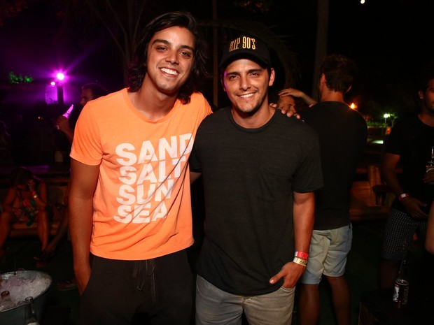Rodrigo Simas e Bruno Gissoni em festa na Zona Sul do Rio (Foto: Raphael Mesquita/ Divulgação)