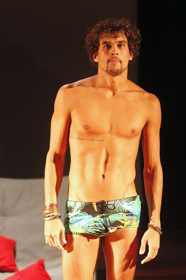 Felipe Roque em peça de teatro (Foto: MARCOSFERREIRA /BRAZIL NEWS)