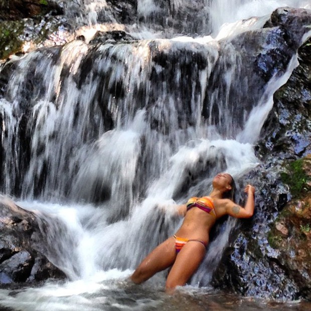 Marien posta foto em cachoeira (Foto: Instagram / Reprodução)
