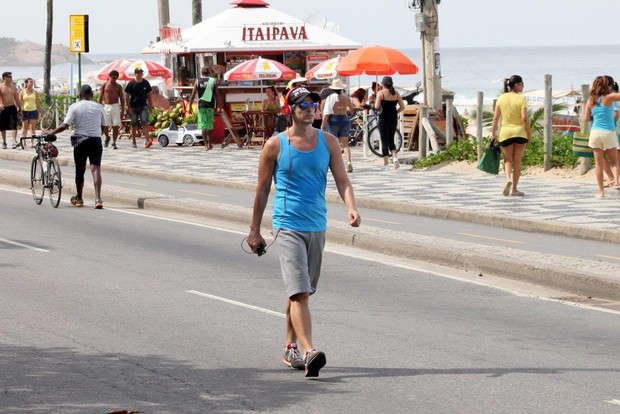 Reynaldo Gianecchini corre na orla (Foto: JC Pereira / AgNews)