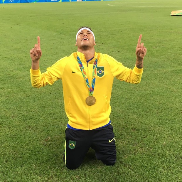 O post de Neymar mais curtido no Instagram em 2016 (2,1 milhões) foi o que ele aparece em uma foto comemorando a medalha de ouro na Olimpíada Rio 2016 (Foto: Reprodução/Instagram)