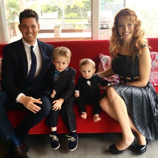 Michael Bublé com a mulher e os filhos Noah e Elias (Foto: Reprodução/Instagram)