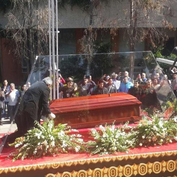 Caixão de Roberto Bolaños (Foto: Reprodução/Instagran)