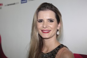 Flávia Camargo, mulher do cantor Luciano, em show no Rio (Foto: Isac Luz/ EGO)