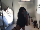 Kylie Jenner sensualiza em selfie de calcinha