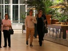 Luciano Huck e Angélica fazem passeio romântico em shopping no Rio