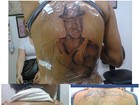 Fã tatua rosto de Léo Santana nas costas e cantor mostra foto na web