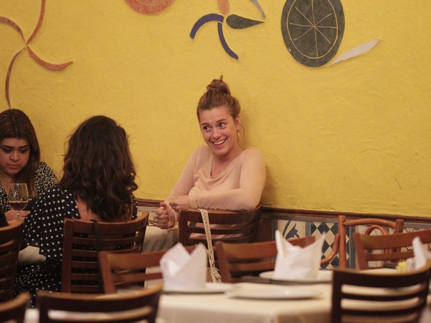 Carolina Dieckmann em churrascaria na Zona Oeste do Rio (Foto: Delson Silva/ Ag. News)