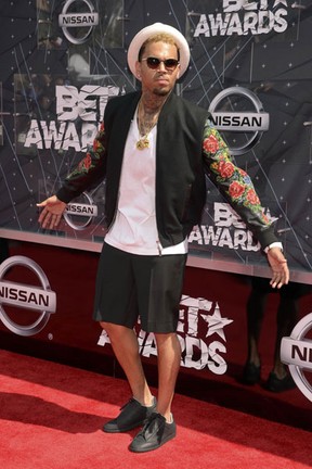 Chris Brown em prêmio de música em Los Angeles, nos Estados Unidos (Foto: Phil McCarten/ Reuters)