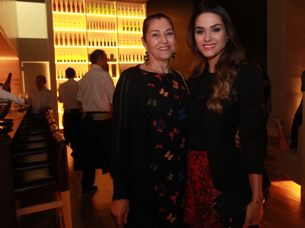 Fernanda Machado e a mãe, Analice, em inauguração de restaurante na Zona Oeste do Rio (Foto: Miguel Sá/ Divulgação)