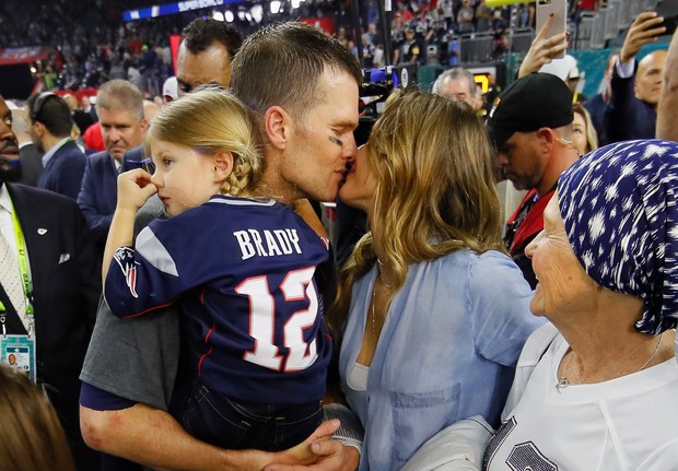Gisele Bündchen e Tom Brady na final do Super Bowl (Foto: Kevin C. Cox / GETTY IMAGES NORTH AMERICA / AFP)