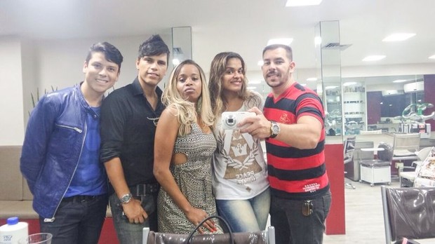 Sandro Melo, Roger Moreira (preto), Roberta Rodrigues, Viviane Siqueira e Cadu Cesario (Foto: Savanan Almeida / Divulgação)