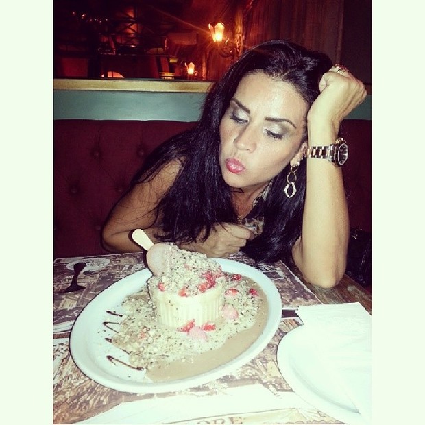Solange Gomes em restaurante na Zona Sul do Rio (Foto: Instagram/ Reprodução)