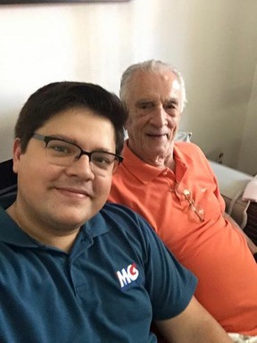 Felipe com o avô, Orlando Drummond (Foto: Arquivo pessoal)