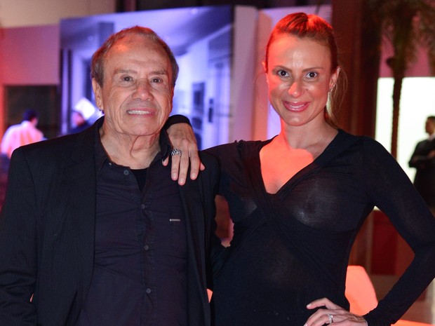 Stênio Garcia com a mulher em prêmio no Rio (Foto: André Muzell/ Ag. News)